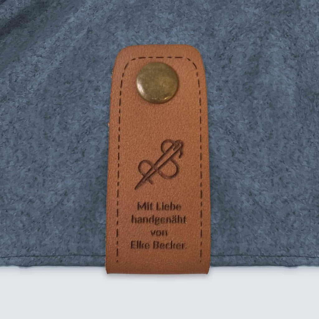 Handgenähter Poncho mit Lederetikett - HARZKIND - Der Shop